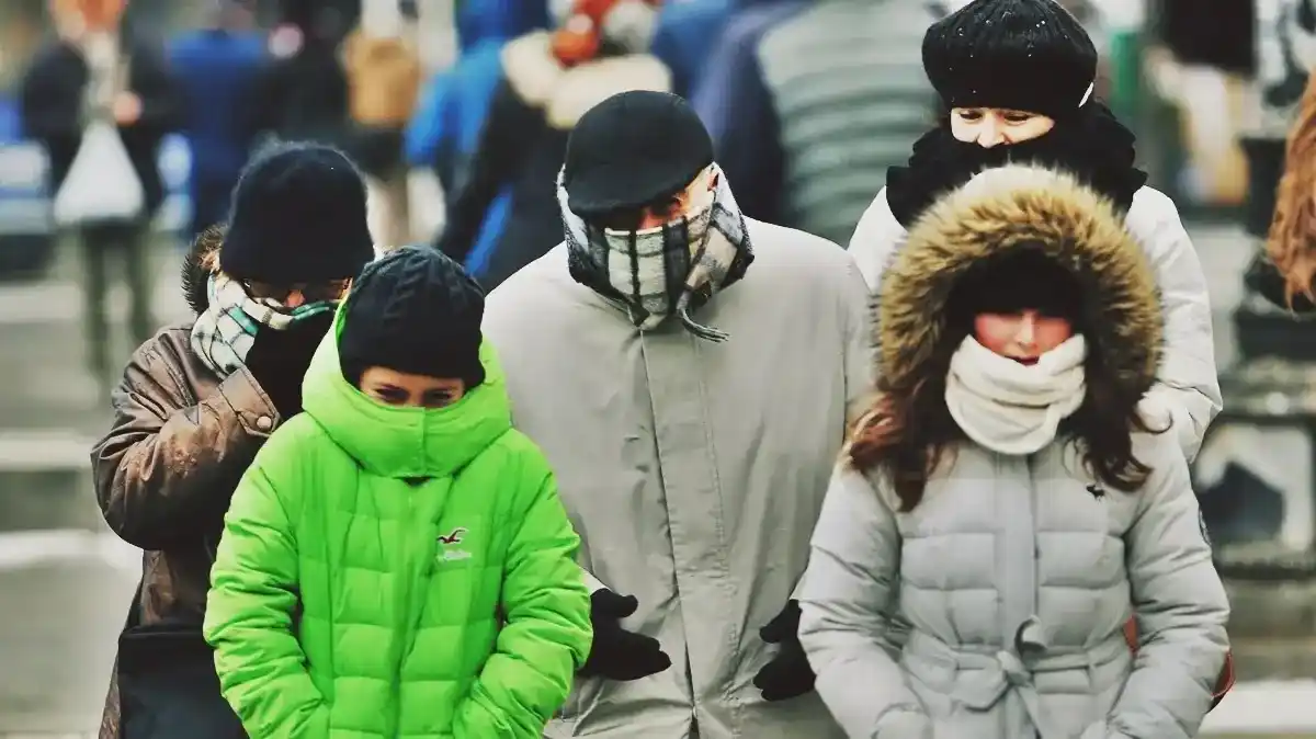 La masa de aire antártico provocará un marcado descenso de las temperaturas, con heladas generalizadas y posibles nevadas en distintas regiones del país.