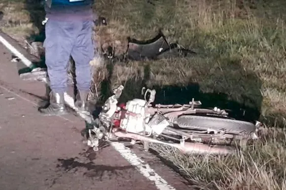 Tragedia: un motociclista murió en un choque frontal con una camioneta en la Ruta Provincial N°2