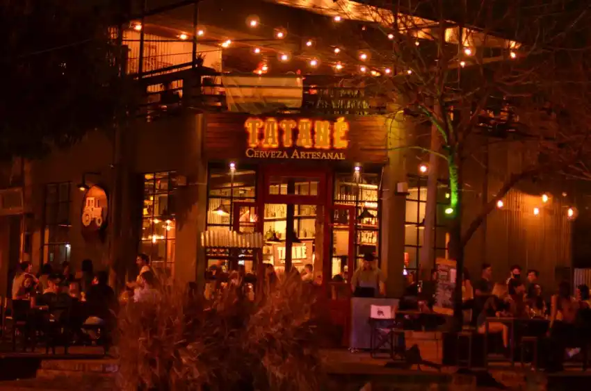 Bares y restaurantes atenderán hasta las 4 de la madrugada desde este viernes