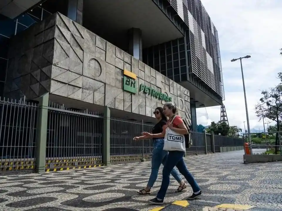 Petrobras pretende ampliar sus reservas petroleras.