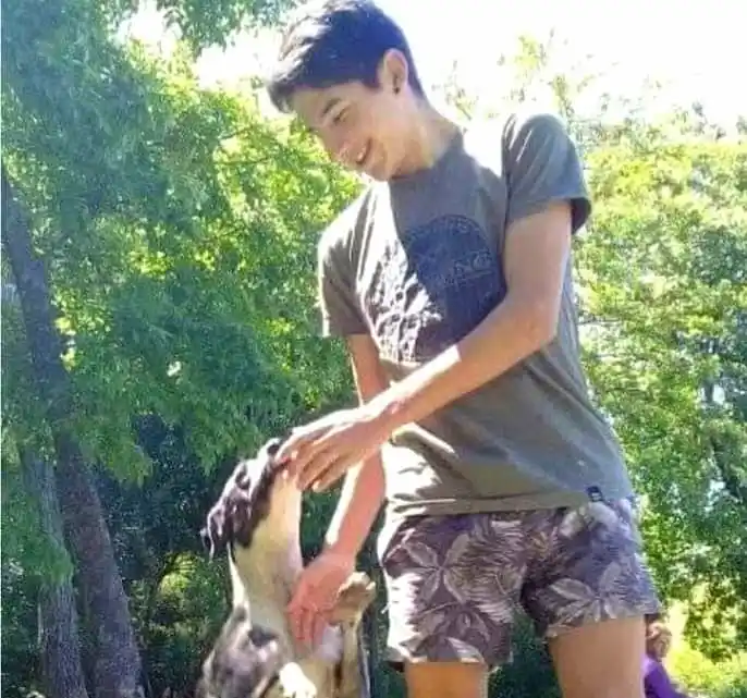 Piden ayuda urgente para un joven que padece cáncer óseo con metástasis de pulmón