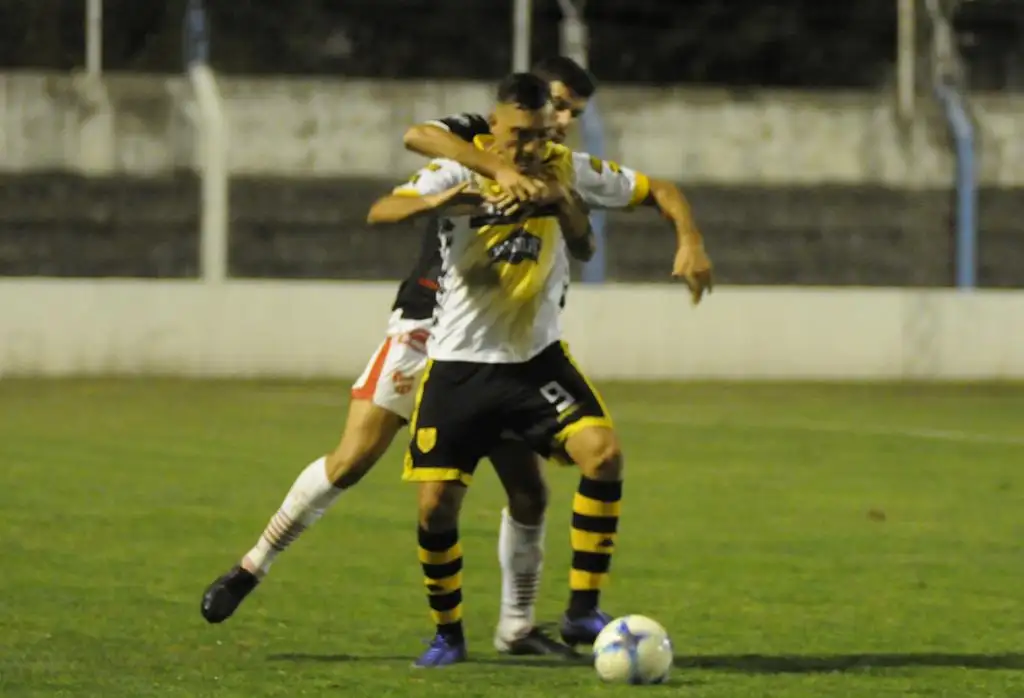 Ariel Suárez dirigirá el partido de Santamarina