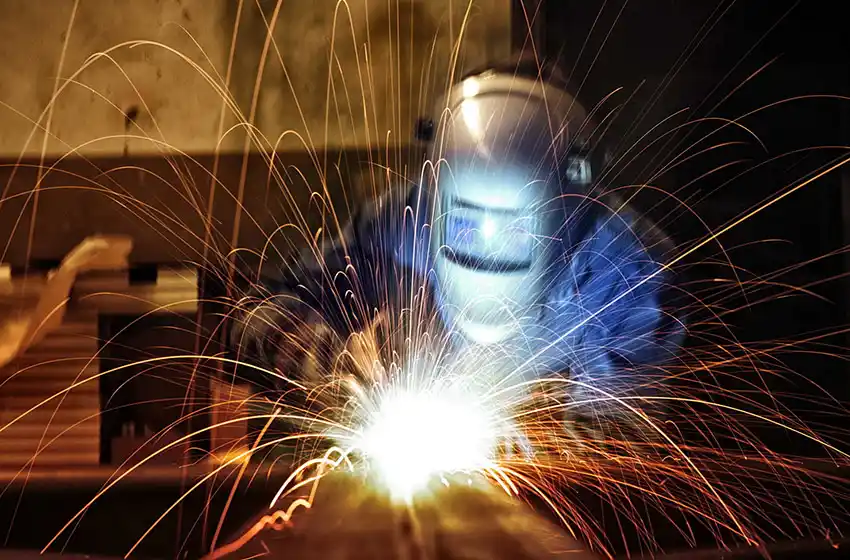 Fuerte caída de la industria y la construcción en enero, según el Indec