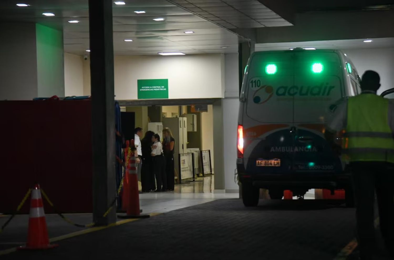 El último adiós a Lanata: reabrieron las puertas de la Casa de la Cultura y la gente se acerca a despedirlo