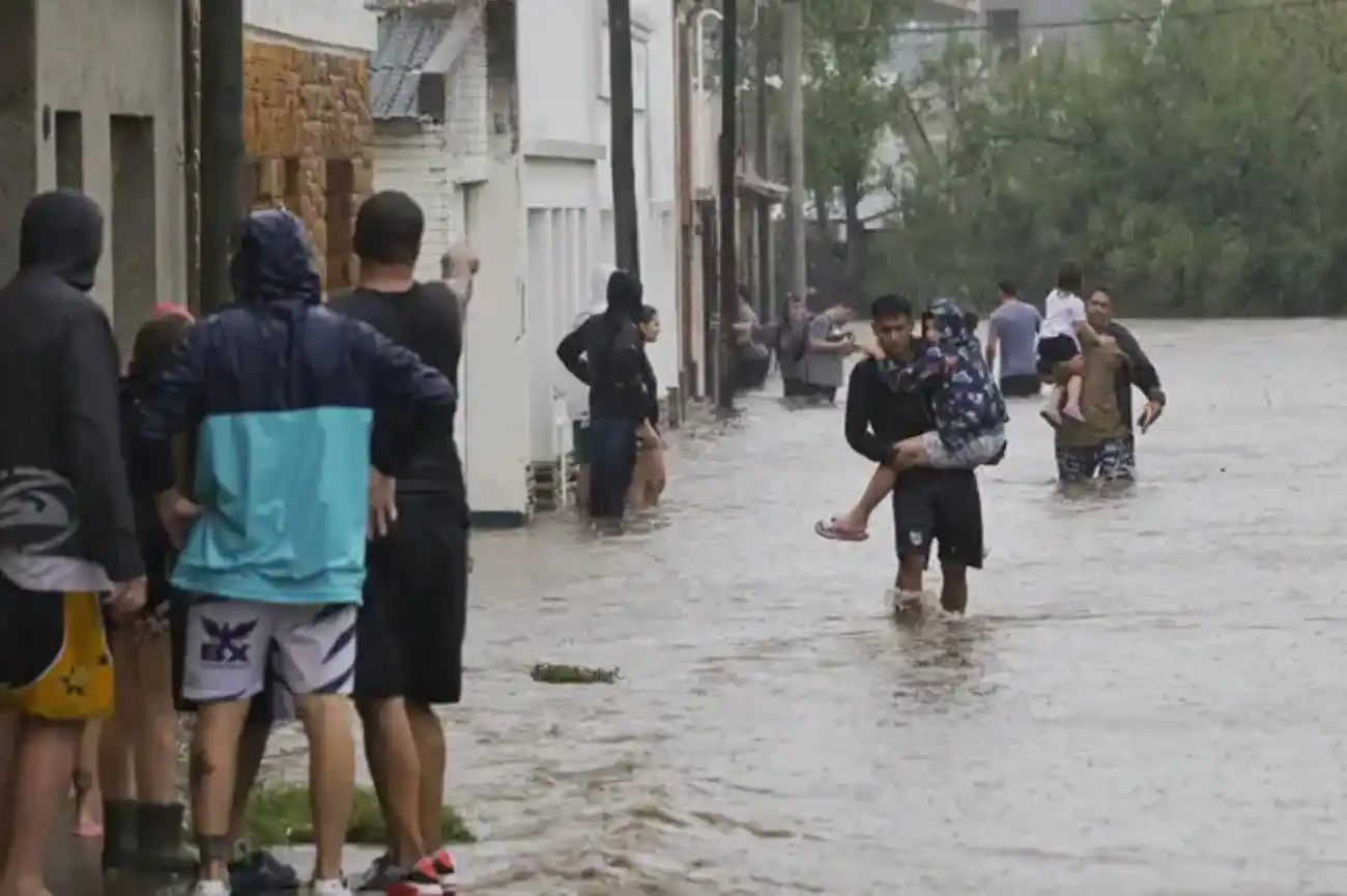 Ya son más de 1400 los evacuados en Bahía Blanca. Foto: Gentileza.
