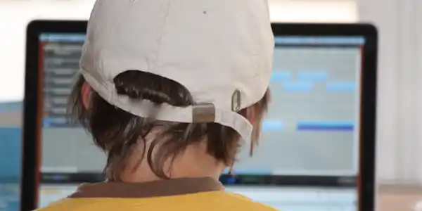 Promulgan la ley que penaliza el acoso sexual a menores en la web