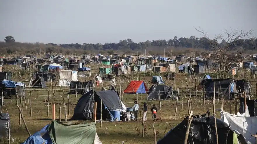 Tomas en Provincia: Polémica por subsidio de hasta 50 mil pesos para personas de un programa social bonaerense