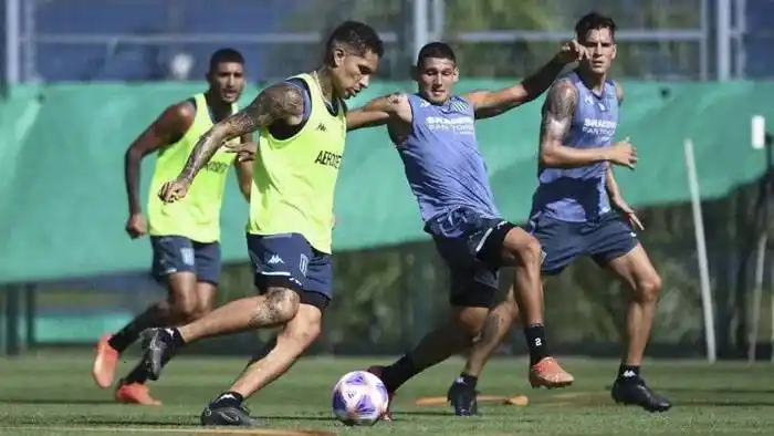 Paolo Guerrero y Facundo Mura  entrenaron a la par del grupo en Racing