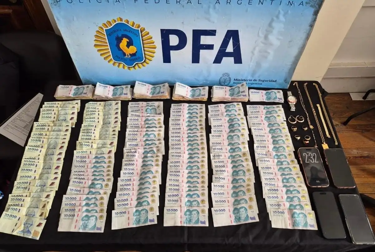 Parte del botín secuestrado durante los allanamientos realizados en Rosario.