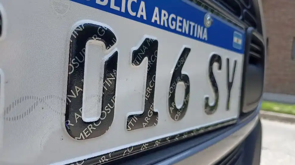 El Gobierno estima que en septiembre se normalizará la entrega de patentes de automóviles