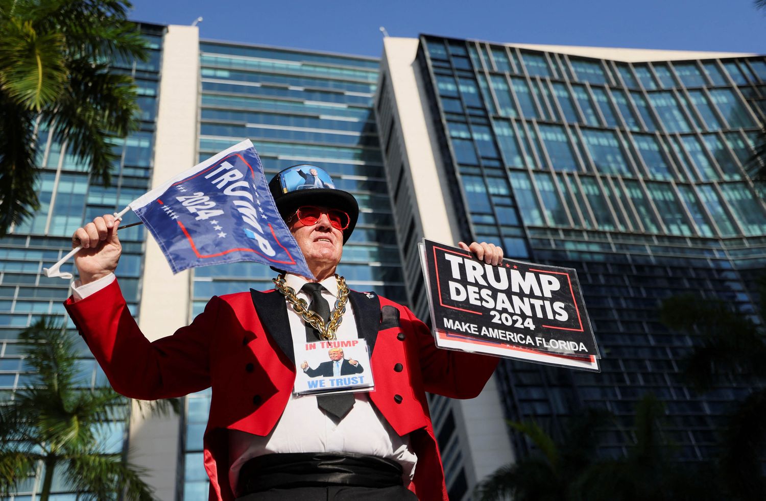 La presencia de Donald Trump en el tribunal federal de Miami generó manifestaciones.