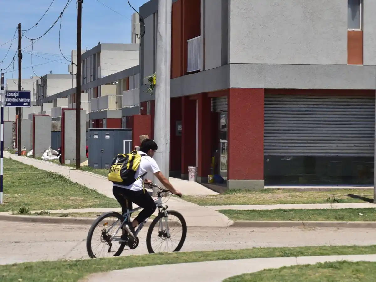 Vecinos del Procrear, sin agua  potable desde hace días en medio de la ola de calor