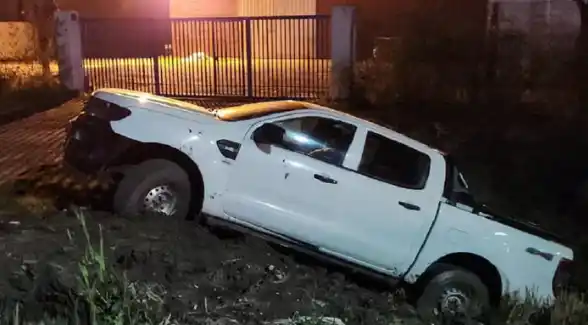 Revelaron la identidad del hombre fallecido que cayó a un zanjón en su camioneta