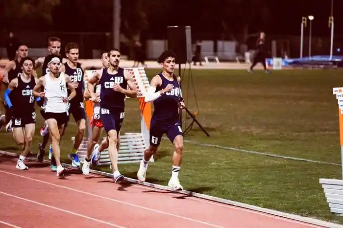 Excelente actuación de Dylan  Van Der Hock en los 10.000 metros