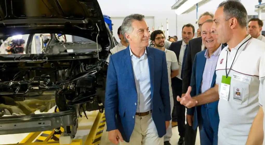 Macri desembarca en Córdoba para encabezar la mesa productiva automotriz