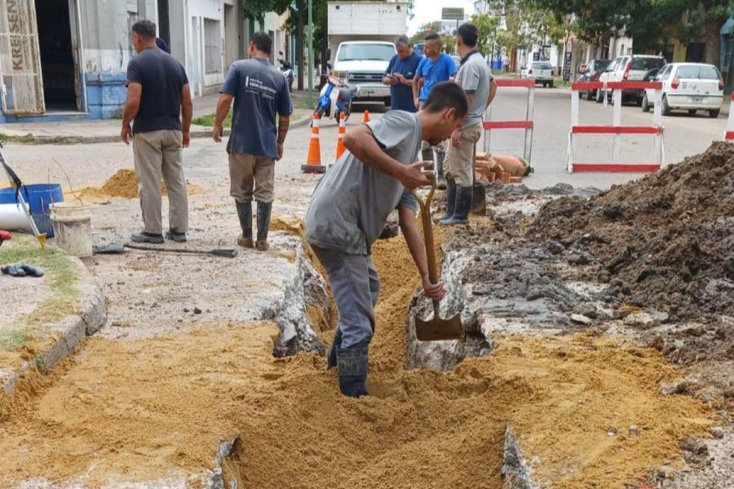 Obras Sanitarias avanza con trabajos esenciales en calles de la ciudad