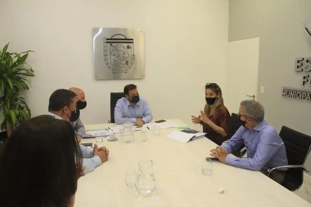 Escobar: Malena Galmarini y Ariel Sujarchuk recorrieron acueducto que beneficiará a 490.000 vecinos
