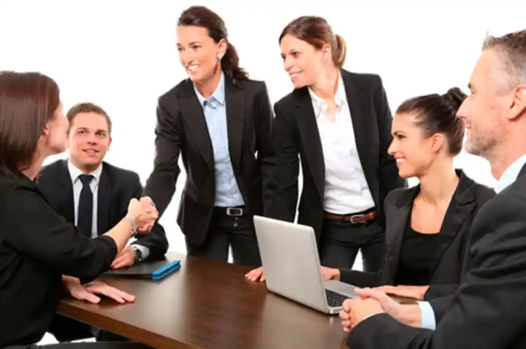 8M: un informe revela la participación de las mujeres en distintos sectores del Estado santafesino y la Economía