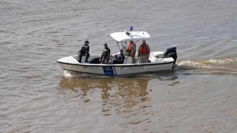 La Prefectura Naval interviene en la búsqueda del cuerpo de una mujer en las aguas del Paraná.