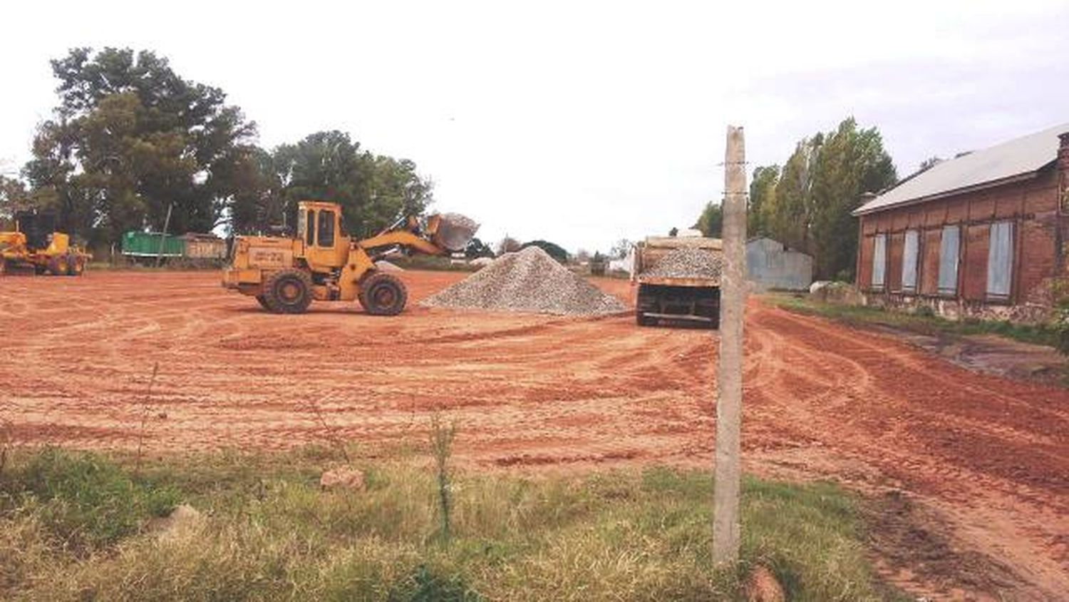Playa de estacionamiento de camiones. Continúan los trabajos de mejora en piso