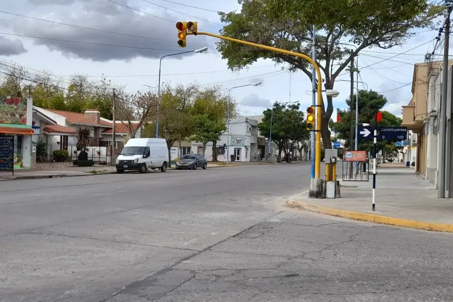 Nuevos semáforos intermitentes en avenida Santa Fe