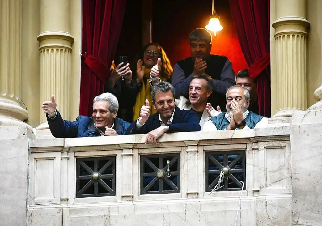 Massa junto a los líderes de la CGT, Héctor Daer, Pablo Moyano y Carlos Acuña