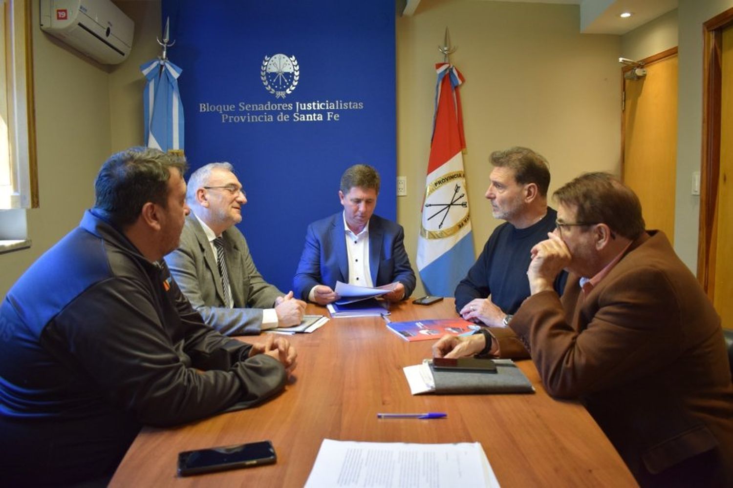 Darío Cocco fue recibido por los senadores Alcides Calvo, Rubén Pirola y Eduardo Roscon
