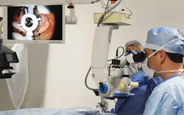 Gracias a la solidaridad de un enfermero de la ciudad dos mujeres volvieron a ver