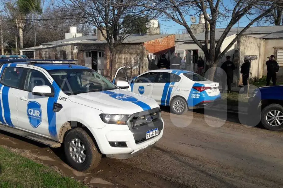 Agentes de la GUR héroes: en un rápido accionar le pudieron salvar la vida a un bebé que se estaba ahogando
