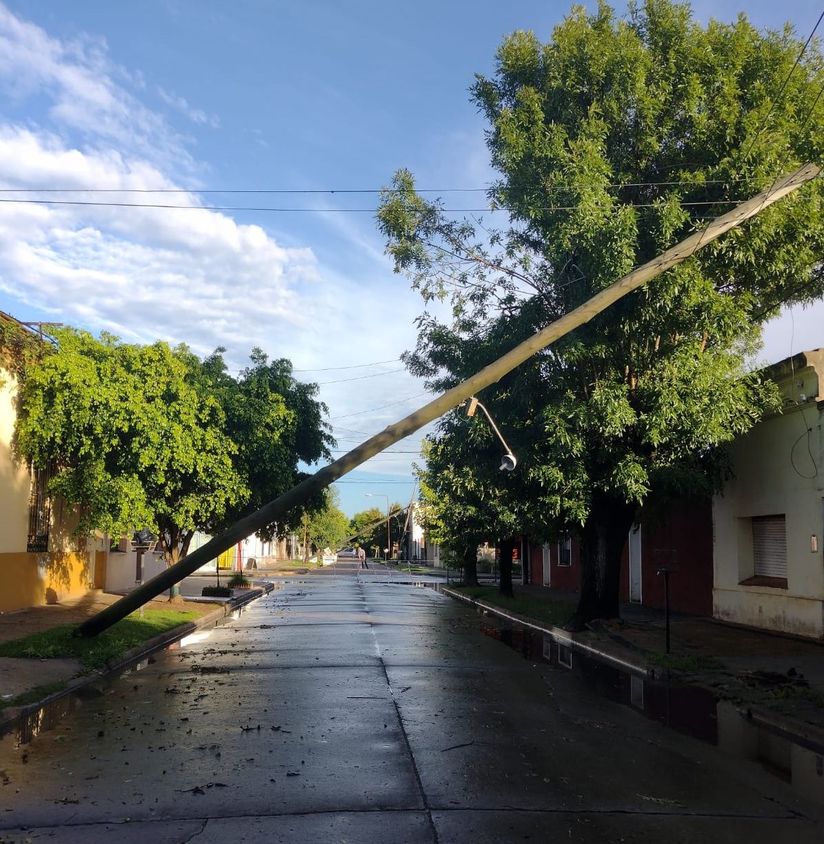Temporal en Baradero: Mas de 2 mil usuarios sin luz y clases suspendidas