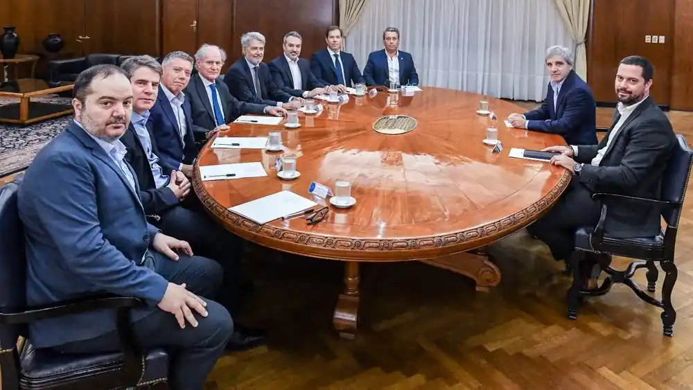 Caputo se reunió con supermercadistas y apuntó a las tasas municipales