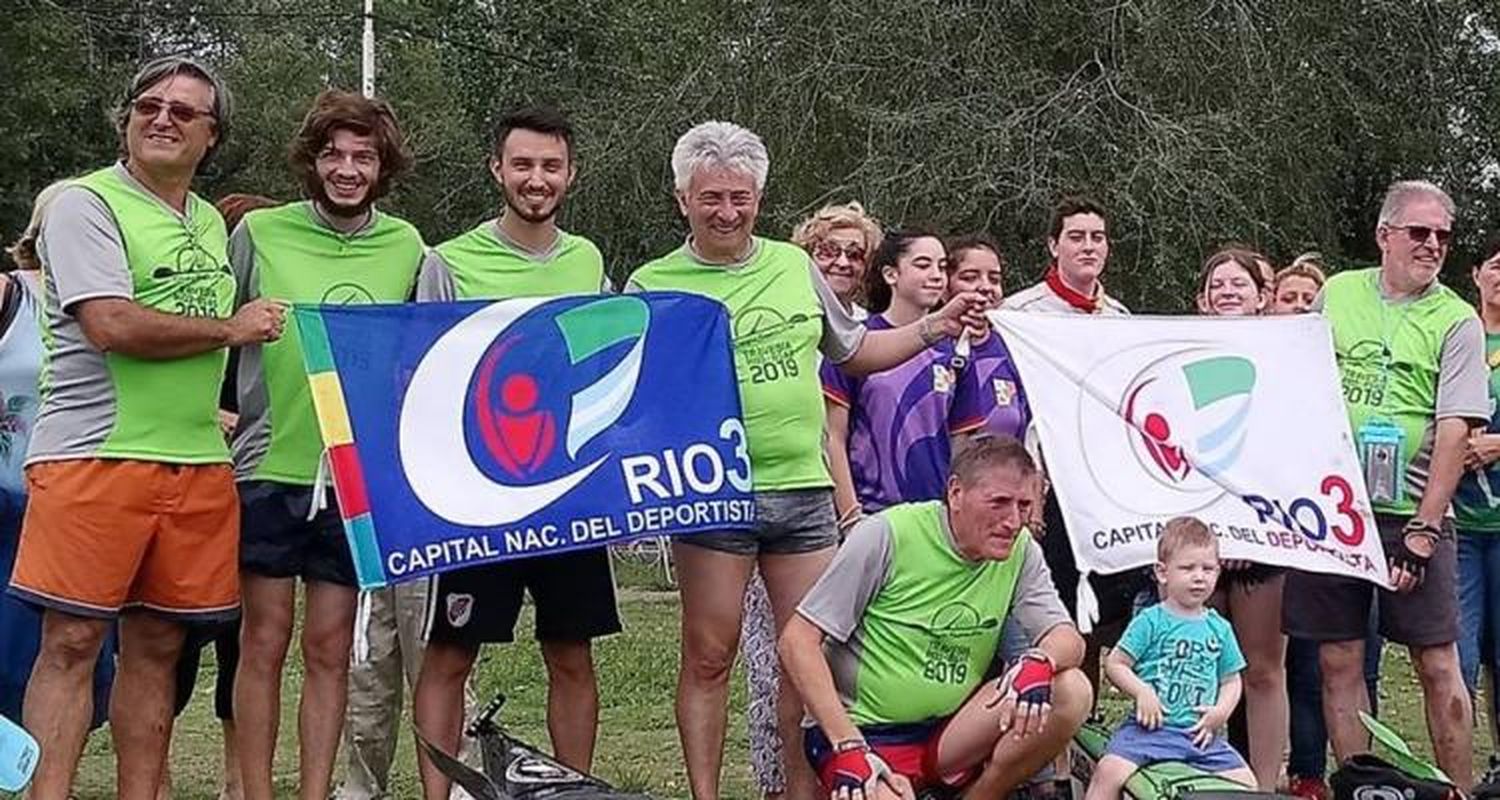 Desafío a Buenos Aires en Kayak: Son de Córdoba, reman más de 8 horas por día y este miércoles llegan a Vuelta de Obligado