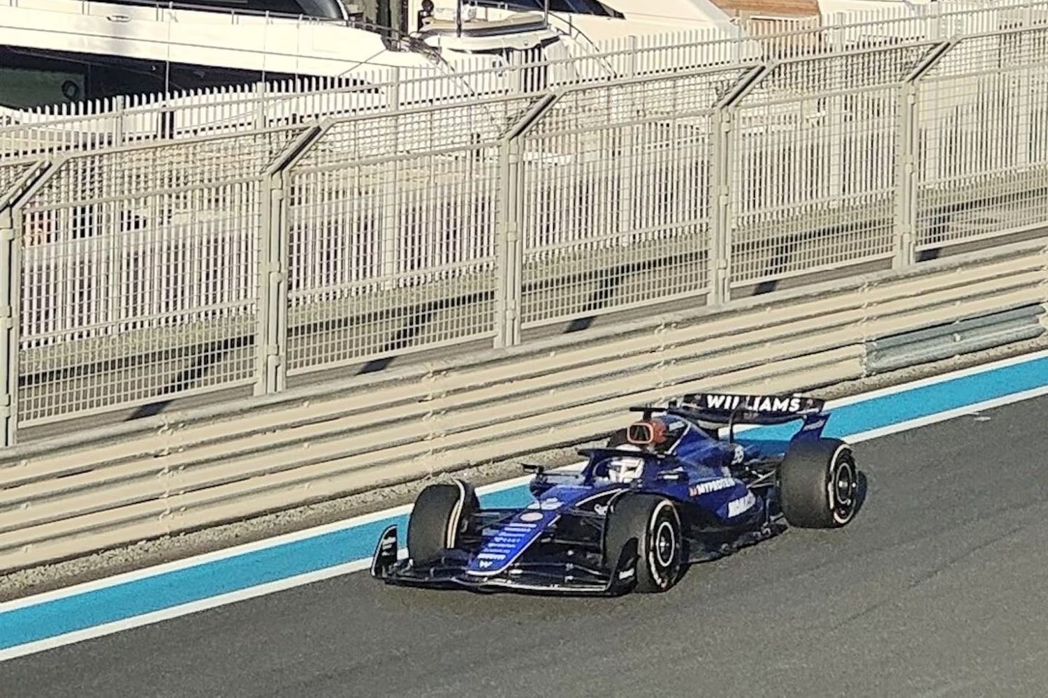 Carlos Sainz se subió por primera vez al monoplaza de Williams