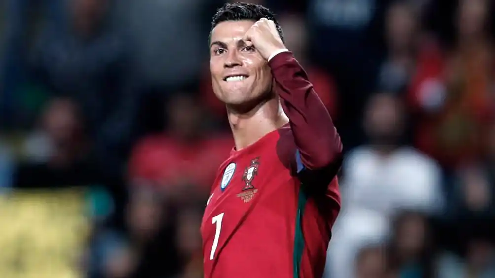 Cristiano Ronaldo se lesionó y Portugal no pudo con Serbia