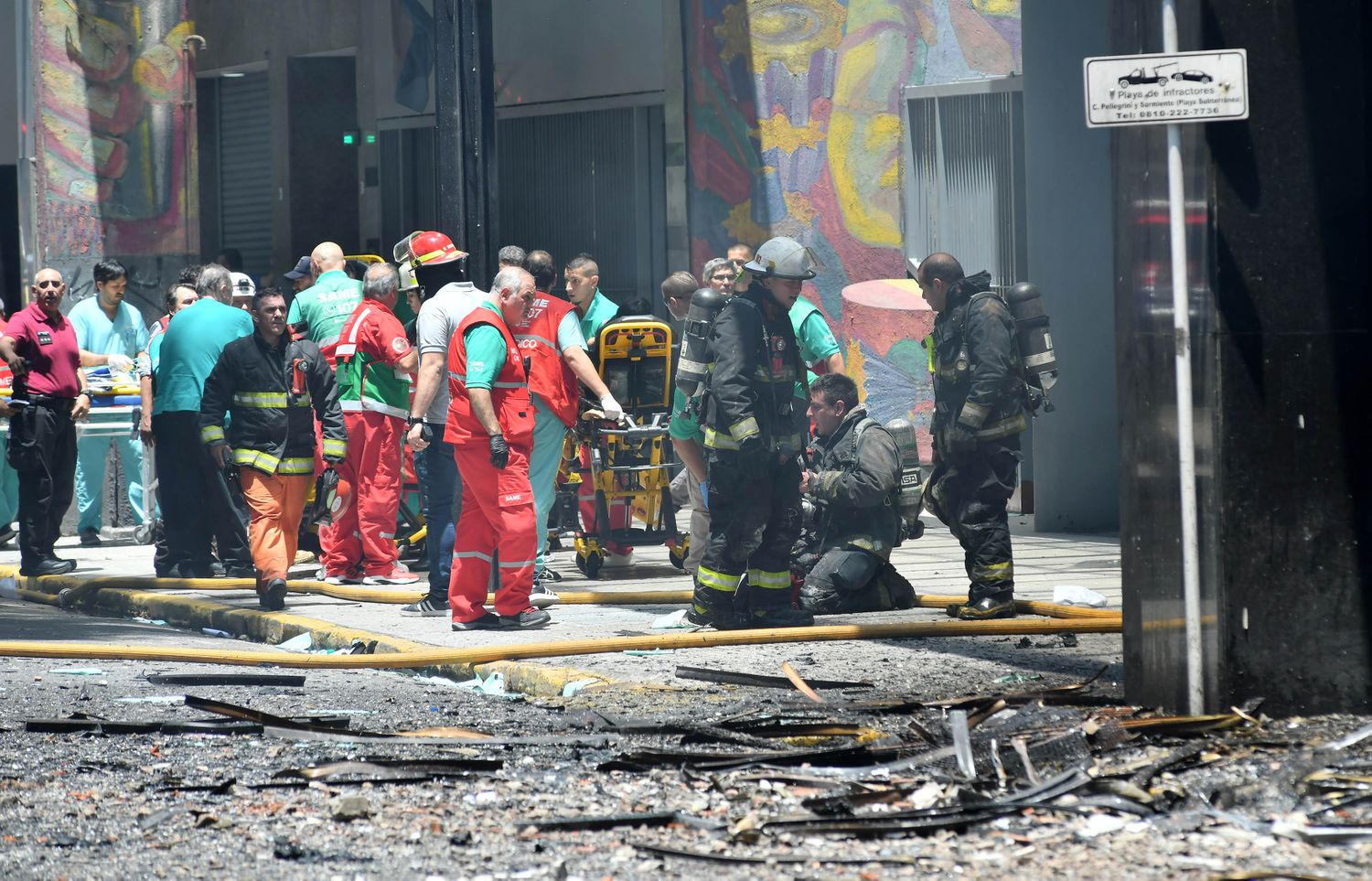 Una muerta y 40 heridos en un incendio en un edificio porteño