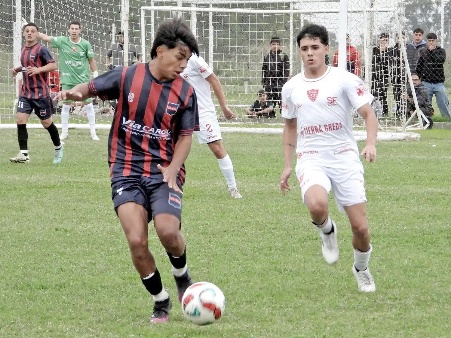 En duelo de extremos, Sud América recibe a Central Larroque (crédito: Silvina González).