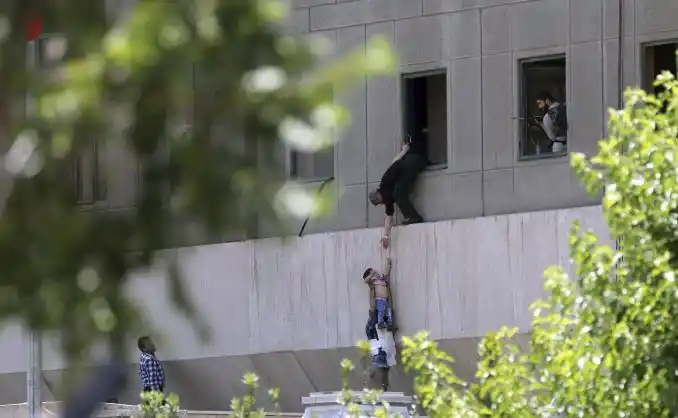 Sangriento asalto comando del ISIS en el Parlamento iraní