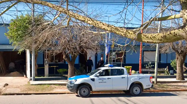 Atacaron a policías que intervinieron en una reunión social: dos heridos y dos detenidos