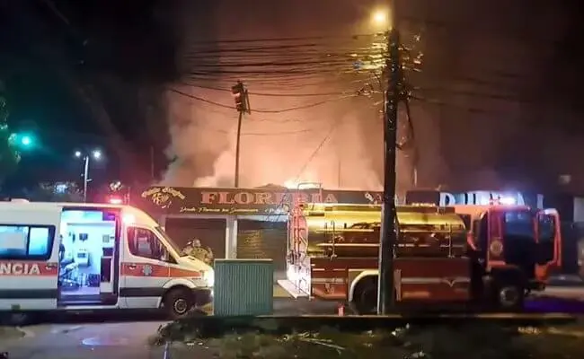 ¡PARA REMATAR! TRES MUERTOS y 11 heridos deja voraz incendio en una discoteca en Ecuador