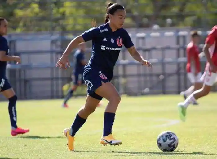 Yael Oviedo hizo tres  goles en su debut en Chile