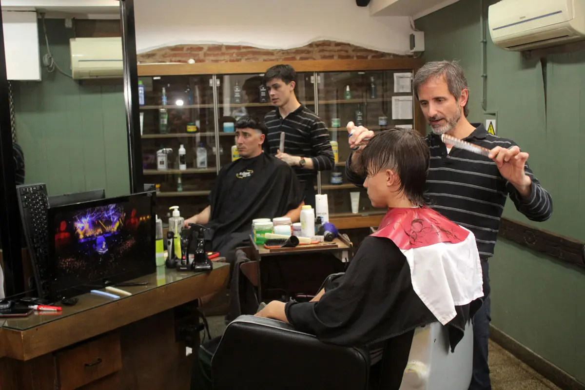“Somos tres generaciones las que hemos pasado por la peluquería”