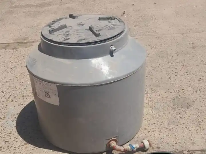 Dos jóvenes intentaron robar un tanque de agua de 300 litros  y uno de ellos hirió a la Policía en la huida