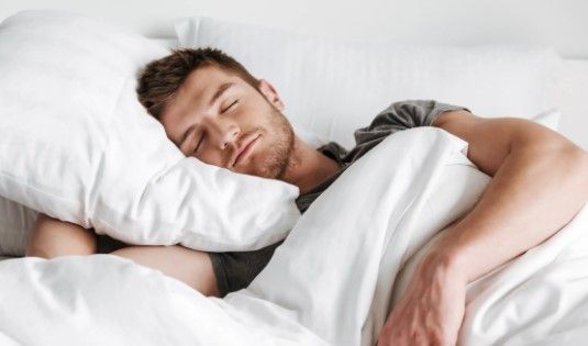 Los científicos utilizaron monitores de sueño portátiles y sensores ambientales.