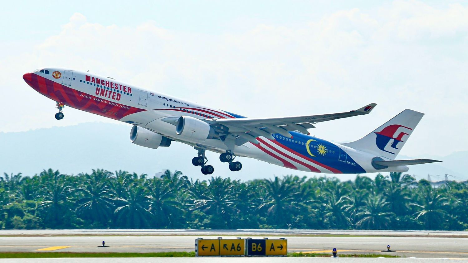 Airbus A330-300 Malaysia Airlines 9M-MTL (Foto M Abd Hafiz)