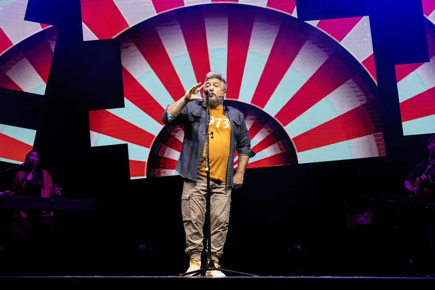 La obra propone un recorrido por los momentos que atraviesan la vida.