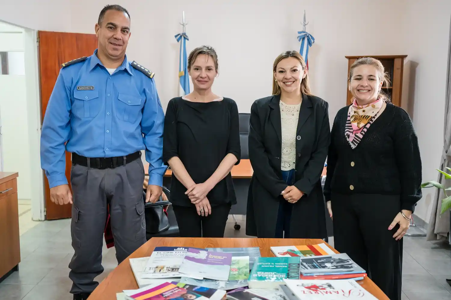 Programa “Club Literario” recorre instituciones de Paraná