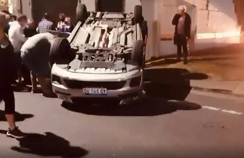 Tremendo choque y vuelco en Corrientes y Tucumán