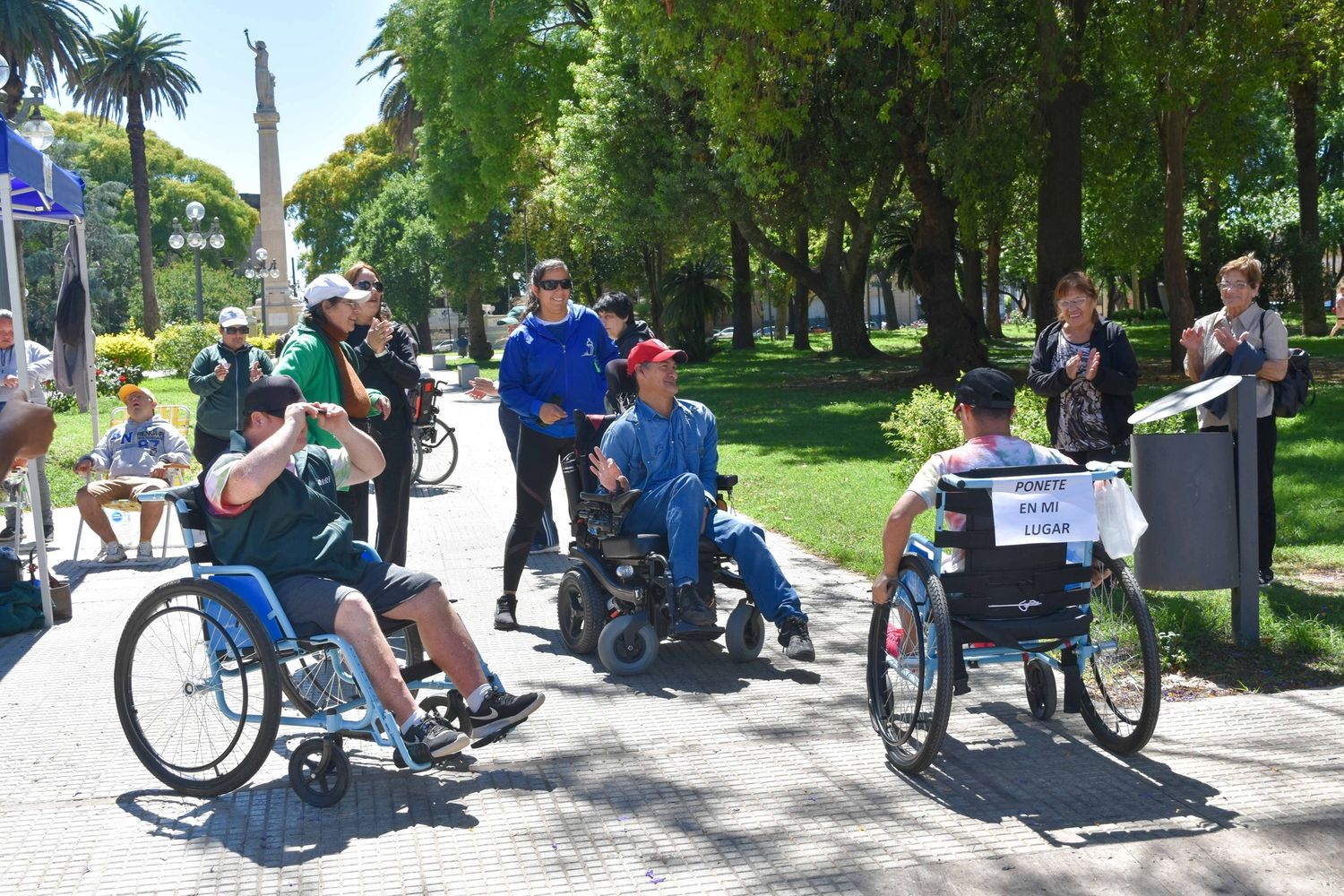 Personas con discapacidad participaron de la jornada prevista en plaza Constitución.