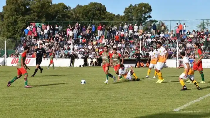 Agropecuario ganó en Casares y trepó a la punta de la B Nacional 
