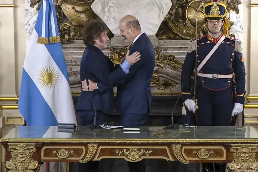 Milei le tomó juramento a Sturzenegger como ministro de Desregulación y Transformación del Estado